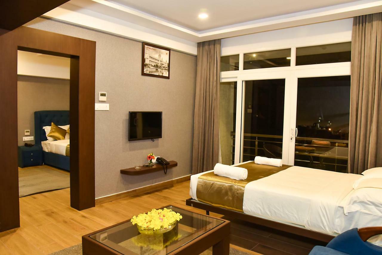 Silver Oak Hotel Mysore Exterior photo